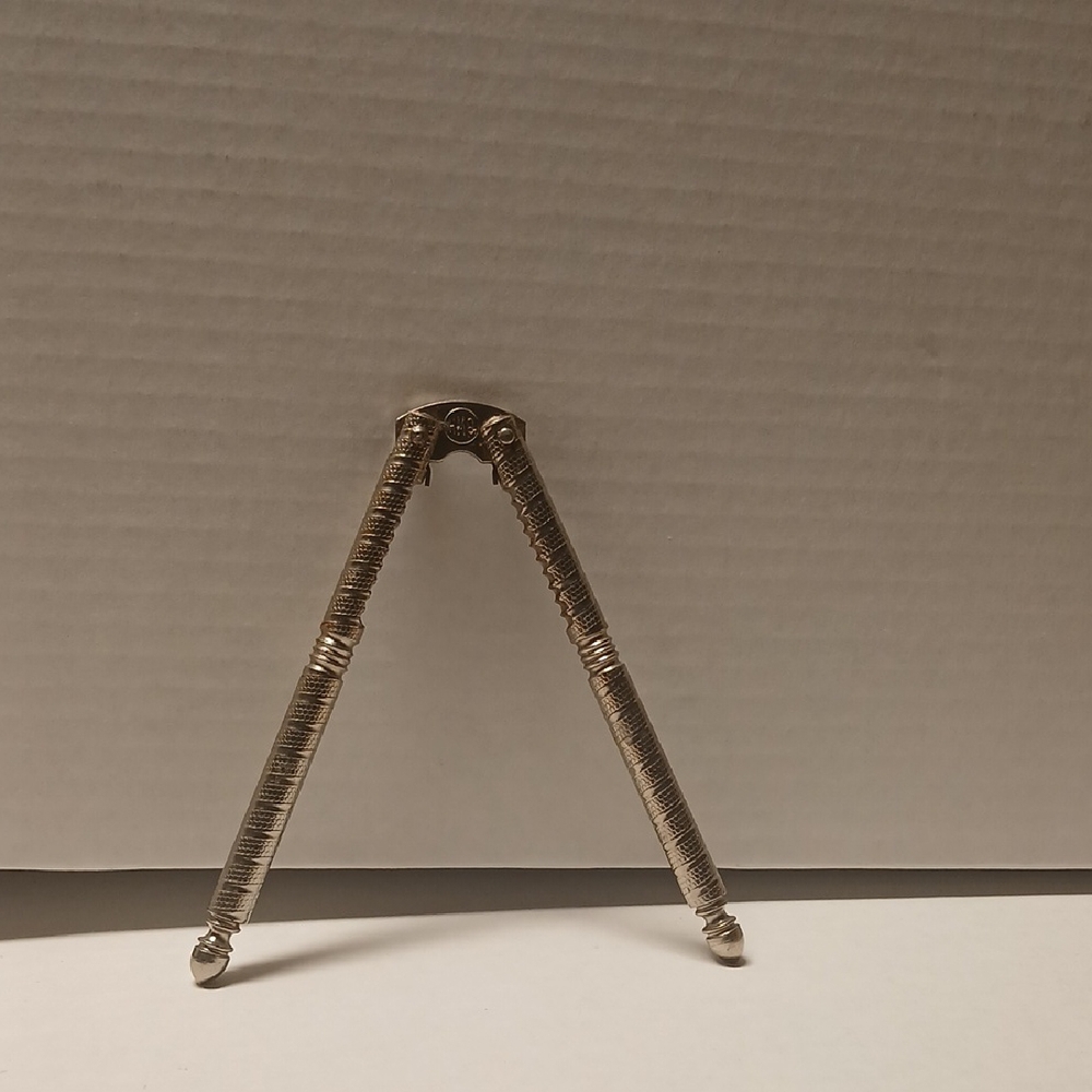 VINTAGE MID CENTURY HMG NUT CRACKER GUC